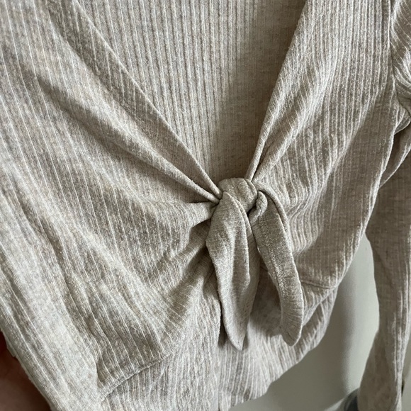 Tie Front Abercrombie & Fitch Long Sleeve Shirt - Picture 5 of 5